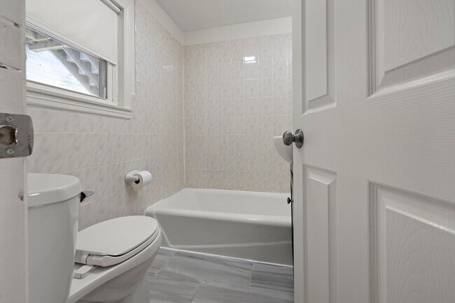 Building Photo - 122 Union St