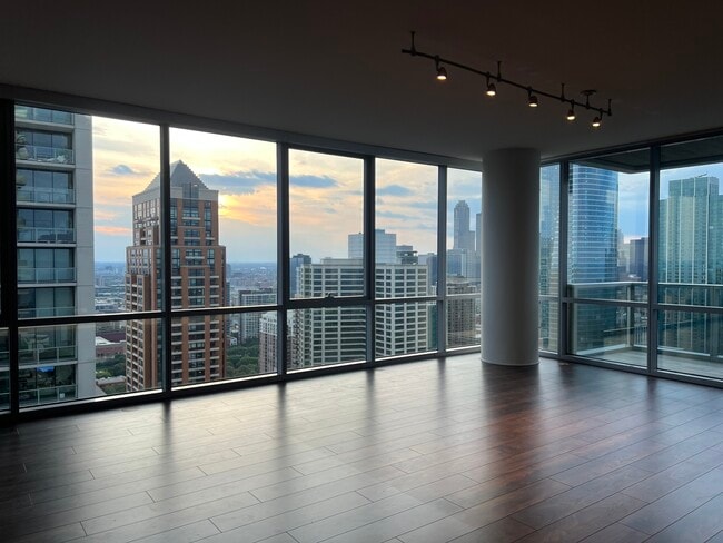 Building Photo - 1201 S Prairie Ave