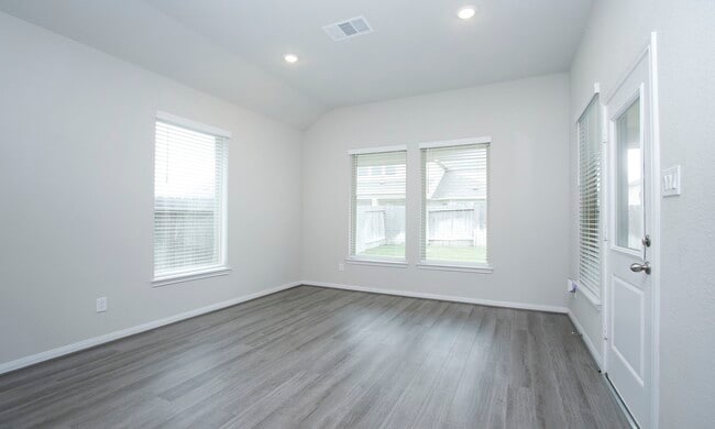 Building Photo - 31611 Lyle Mnr Dr