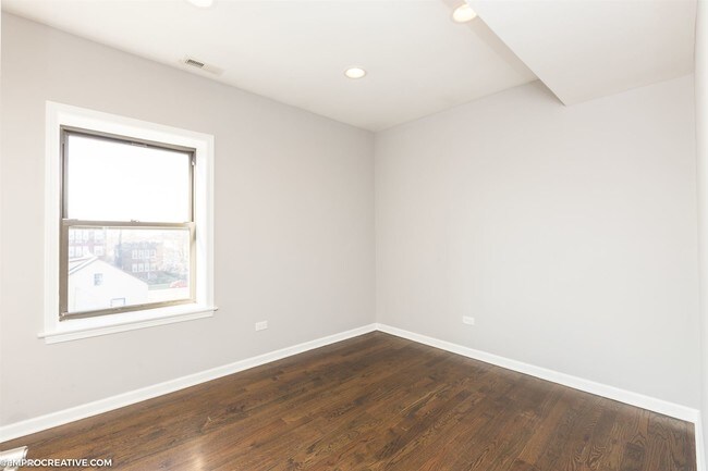 Building Photo - 2 br, 1 bath Apartment - 1010 S 1st Ave 303
