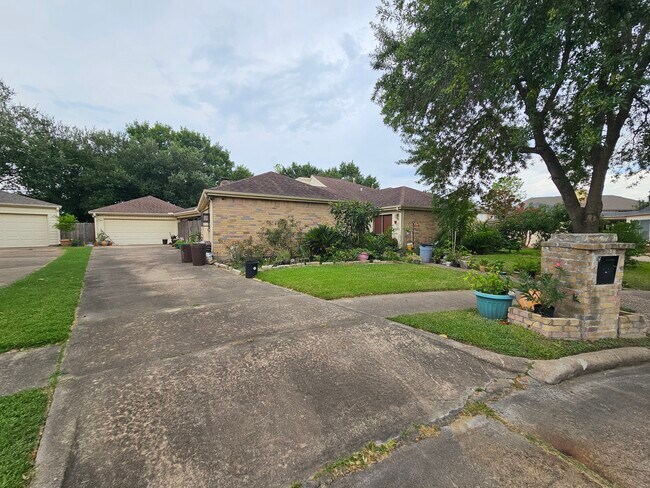 Building Photo - 12103 Ella Lee Ln