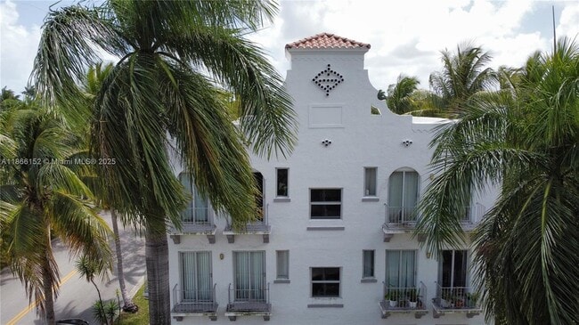 Building Photo - 694 NE 76th St