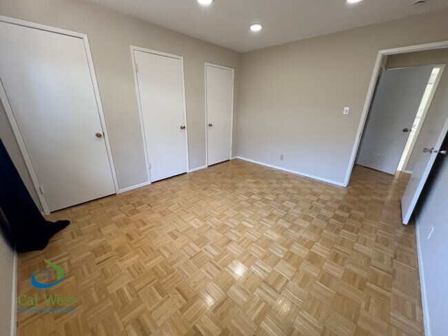 Building Photo - $3695 - 2 Bed/1.5 Bath Duplex in Santa Clara w/ Attached Garage