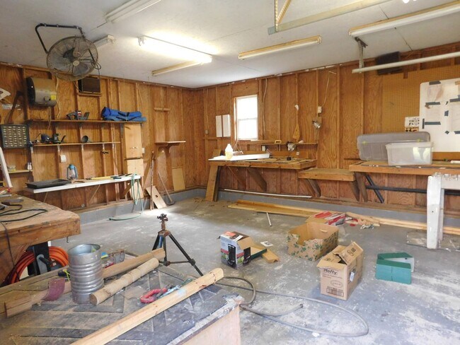 Building Photo - 509 W Wilson Creek Dr