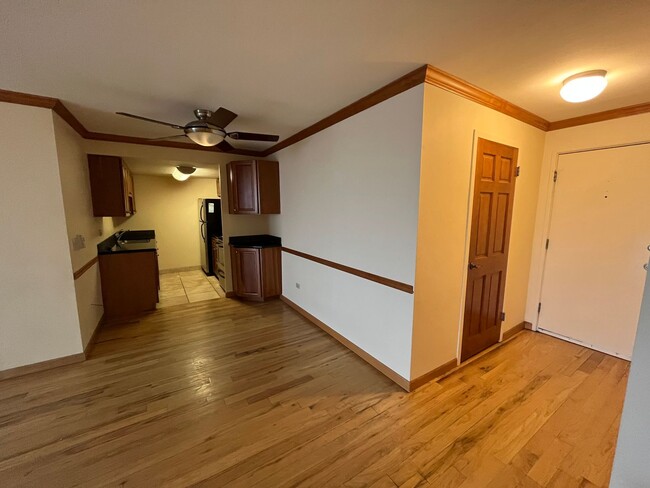 Building Photo - 1 bed 1 bath condo near I-25 and Colorado ...