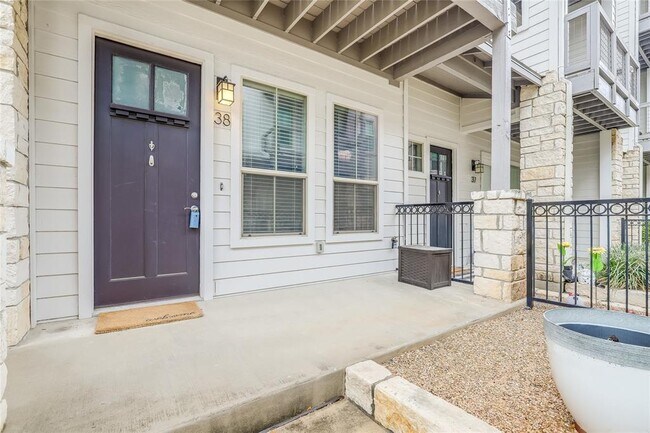 Building Photo - 2520 Bluebonnet Ln