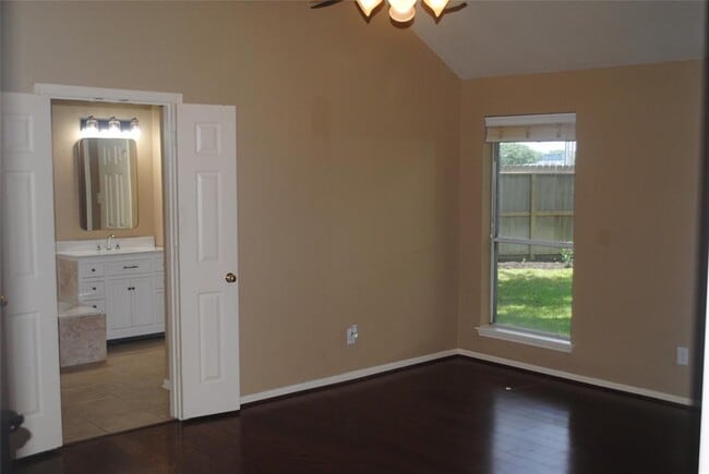 Building Photo - 4606 Russett Ln