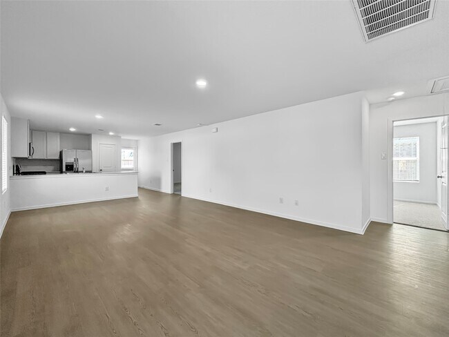 Building Photo - 6026 Starling Dr