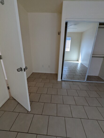 Building Photo - 354 W Hollamon St