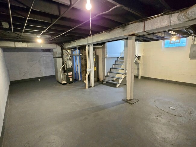 Building Photo - 324 Rosewood Ave