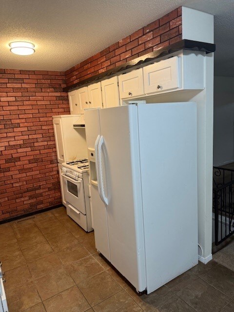 Building Photo - 208 N Cedar