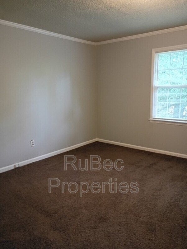 Building Photo - 913 Nottingham Dr