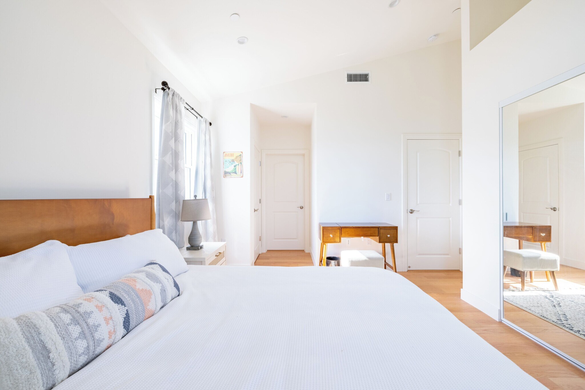 Building Photo - 6726 Wandermere Rd