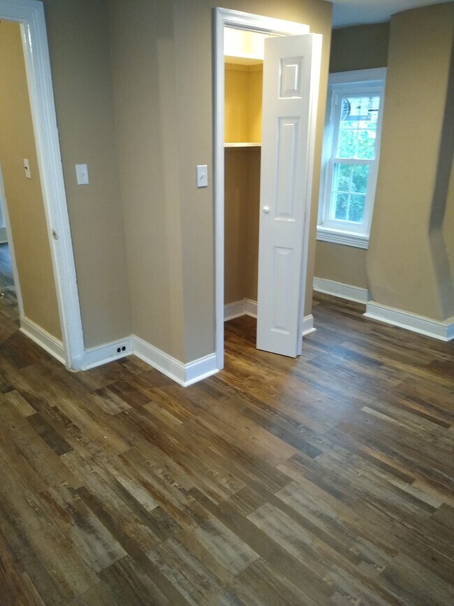 Building Photo - 216 E Ashmead St