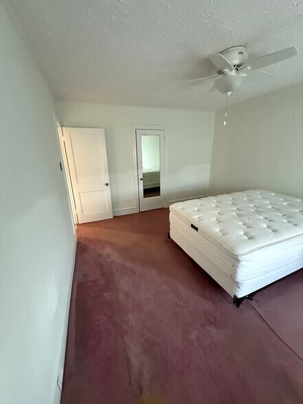 Building Photo - 5637 Wyndale Ave
