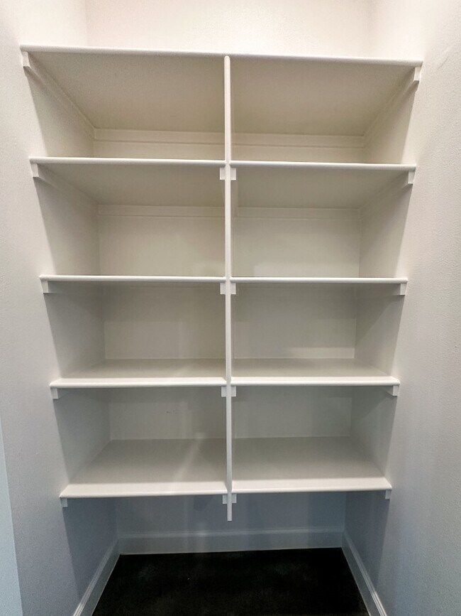 Building Photo - 1728 Rosemary Dr