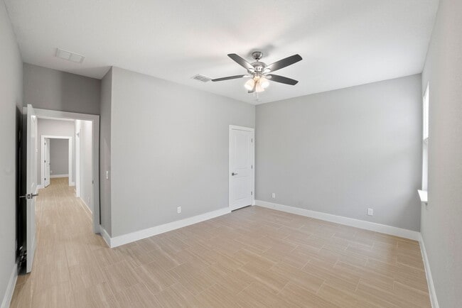 Building Photo - Deposit-Free! Modern, energy efficient hom...