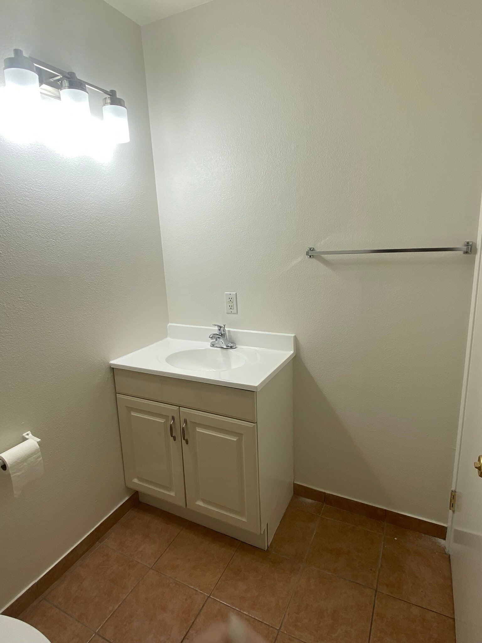 Building Photo - 1157 Rosedale Ave