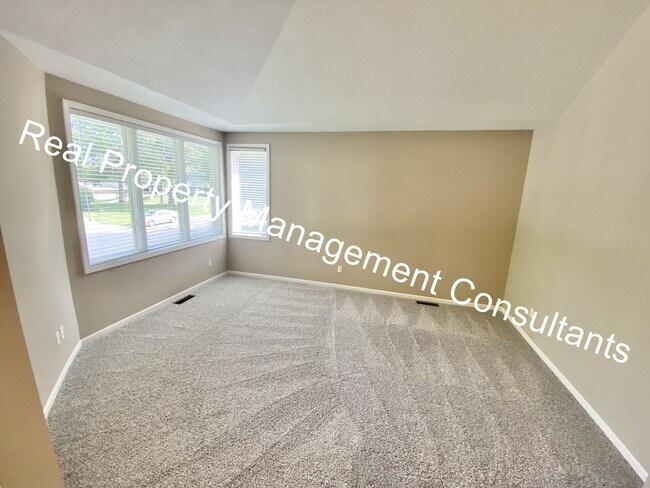 Building Photo - $1000 Move In Incentive on Lake Winnebago 3 Bedroom Home