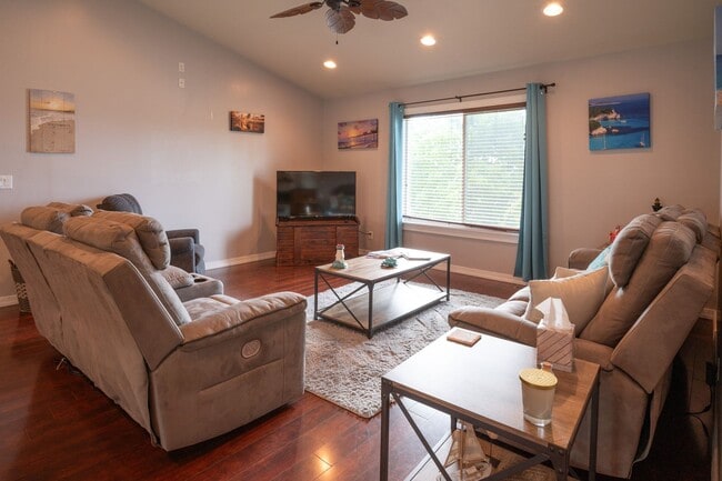 Building Photo - PERFECT OFF-SEASON MONTHLY GETAWAY