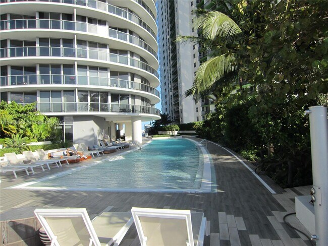 Building Photo - 488 NE 18th St