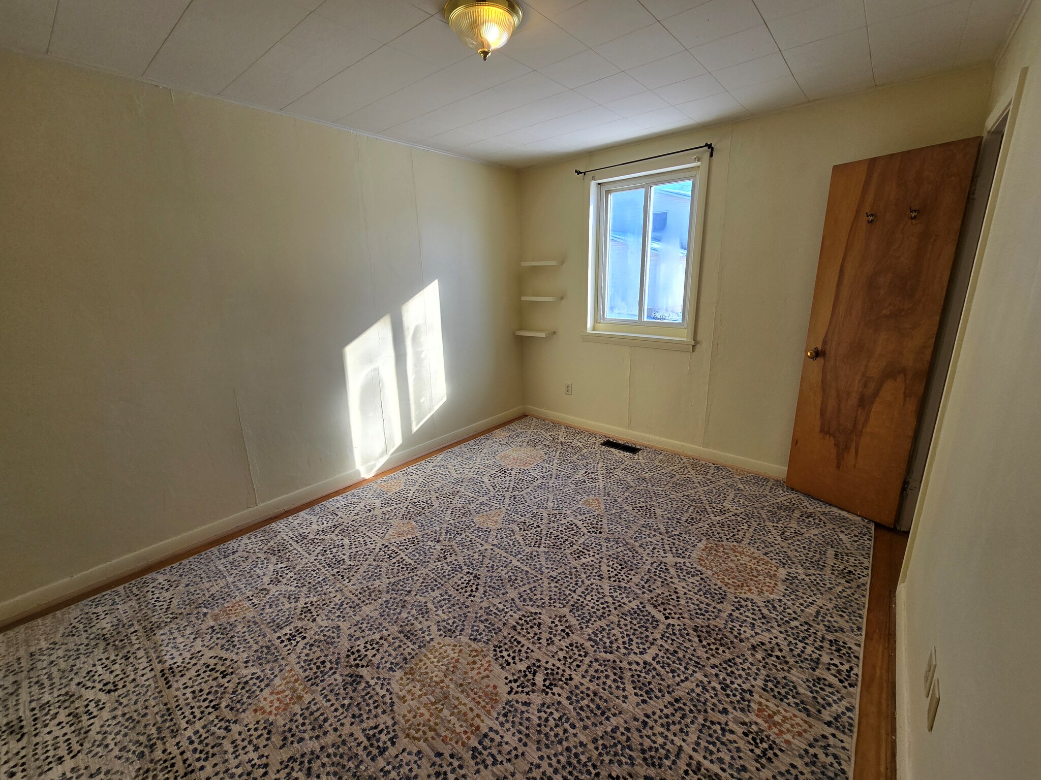 Bedroom SE - 836 Oak Hill Rd