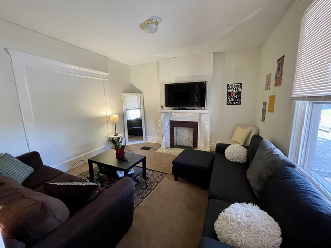 Building Photo - 2154 Tuller St