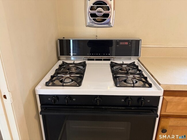 Building Photo - 888 Main St