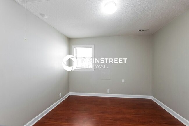 Building Photo - 4 Bedroom Pet-Friendly Home in Charlotte, NC with Main Street Renewal
