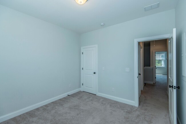 Building Photo - Beautiful Oyster Point Townhome - Mt. Plea...