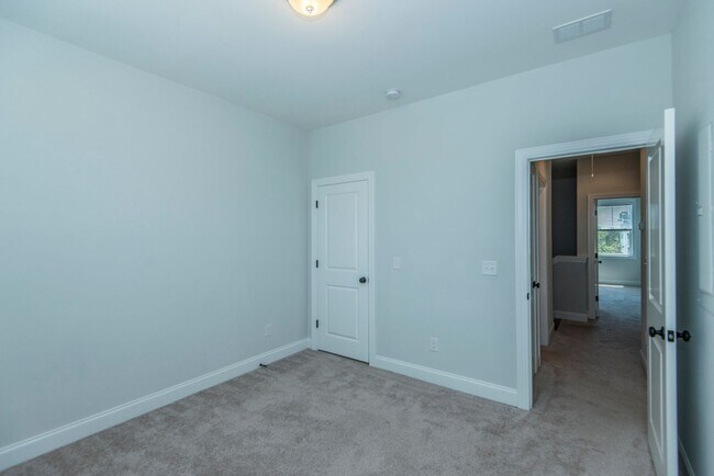 Building Photo - Beautiful Oyster Point Townhome - Mt. Pleasant