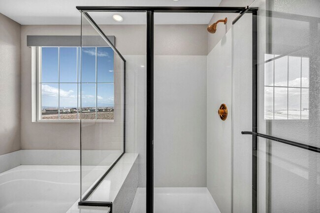 Building Photo - Spacious 5-Bedroom Home with Loft, Pool & Mountain Views