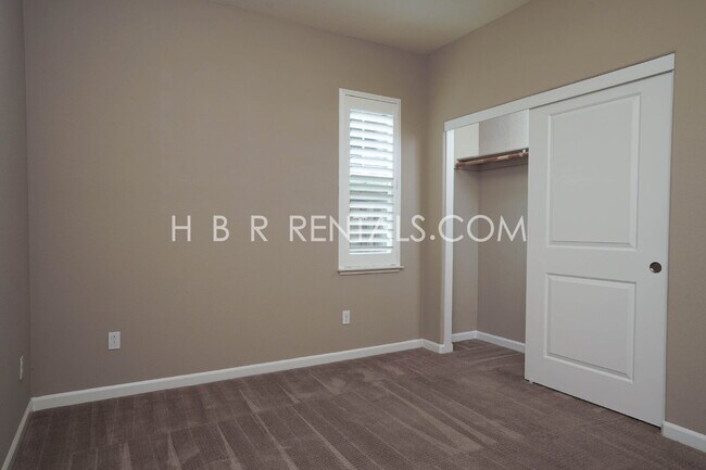 Building Photo - 906 River Bend Dr