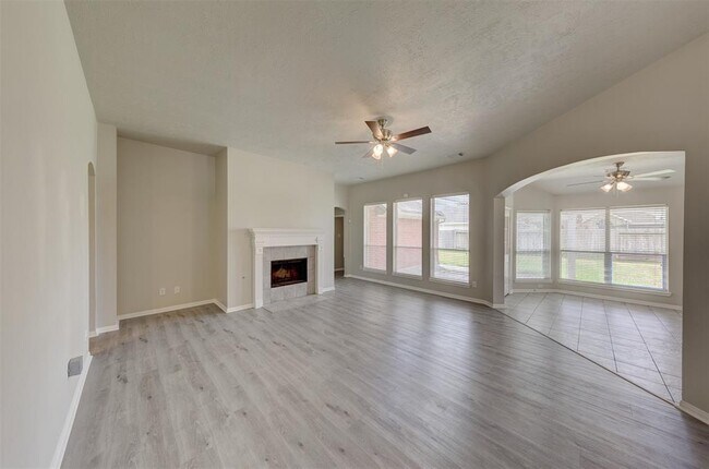 Building Photo - 2107 Crossbay Ct