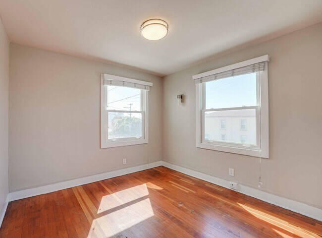 Building Photo - Albatross South