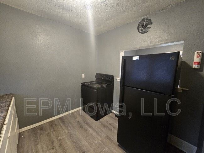 Building Photo - 707 Webster St