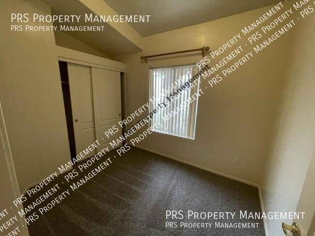 Building Photo - 1030 W Saragosa St