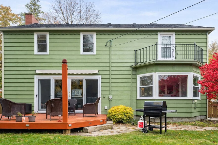 Building Photo - 111 River Dr