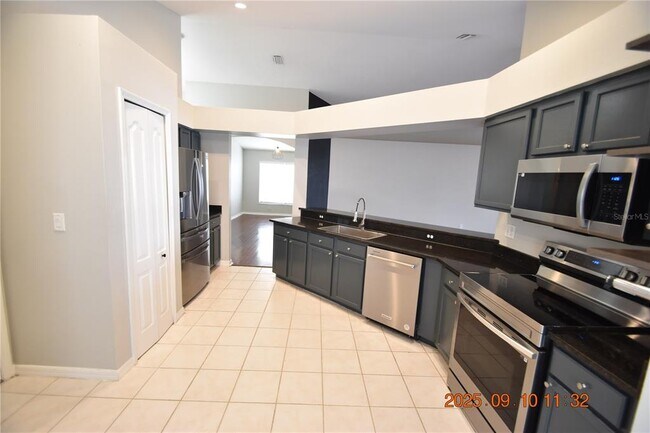 Building Photo - 12913 Lake Vista Dr