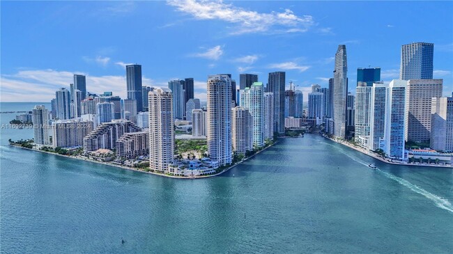 Building Photo - 848 Brickell Key Dr