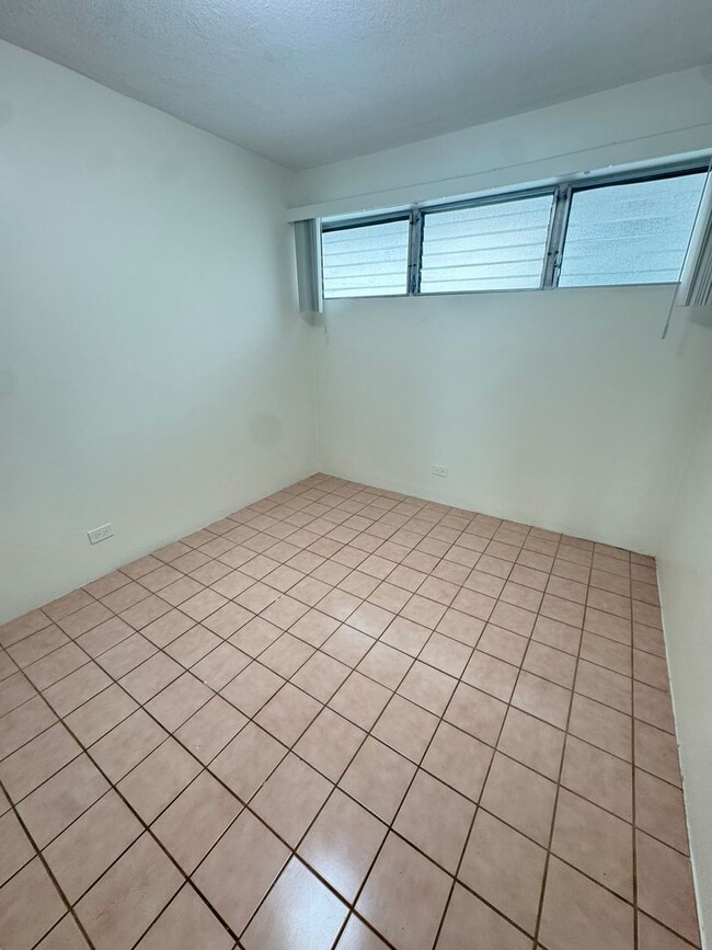 Building Photo - 2281 Ala Wai Blvd