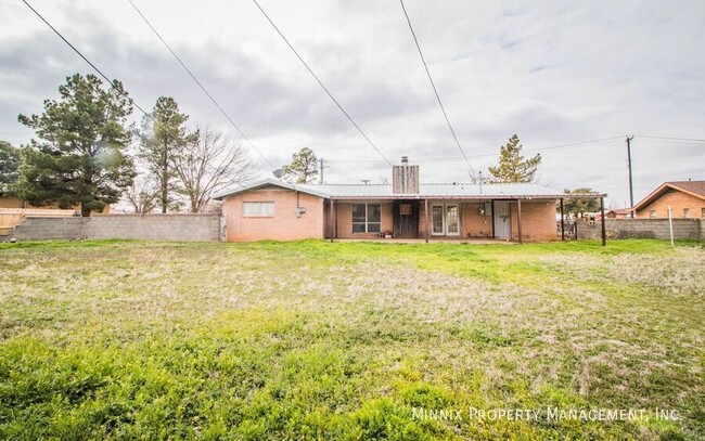 Building Photo - 1906 N Pecos St