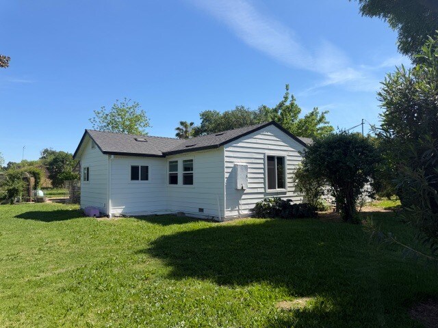 Building Photo - 10861 Live Oak Rd