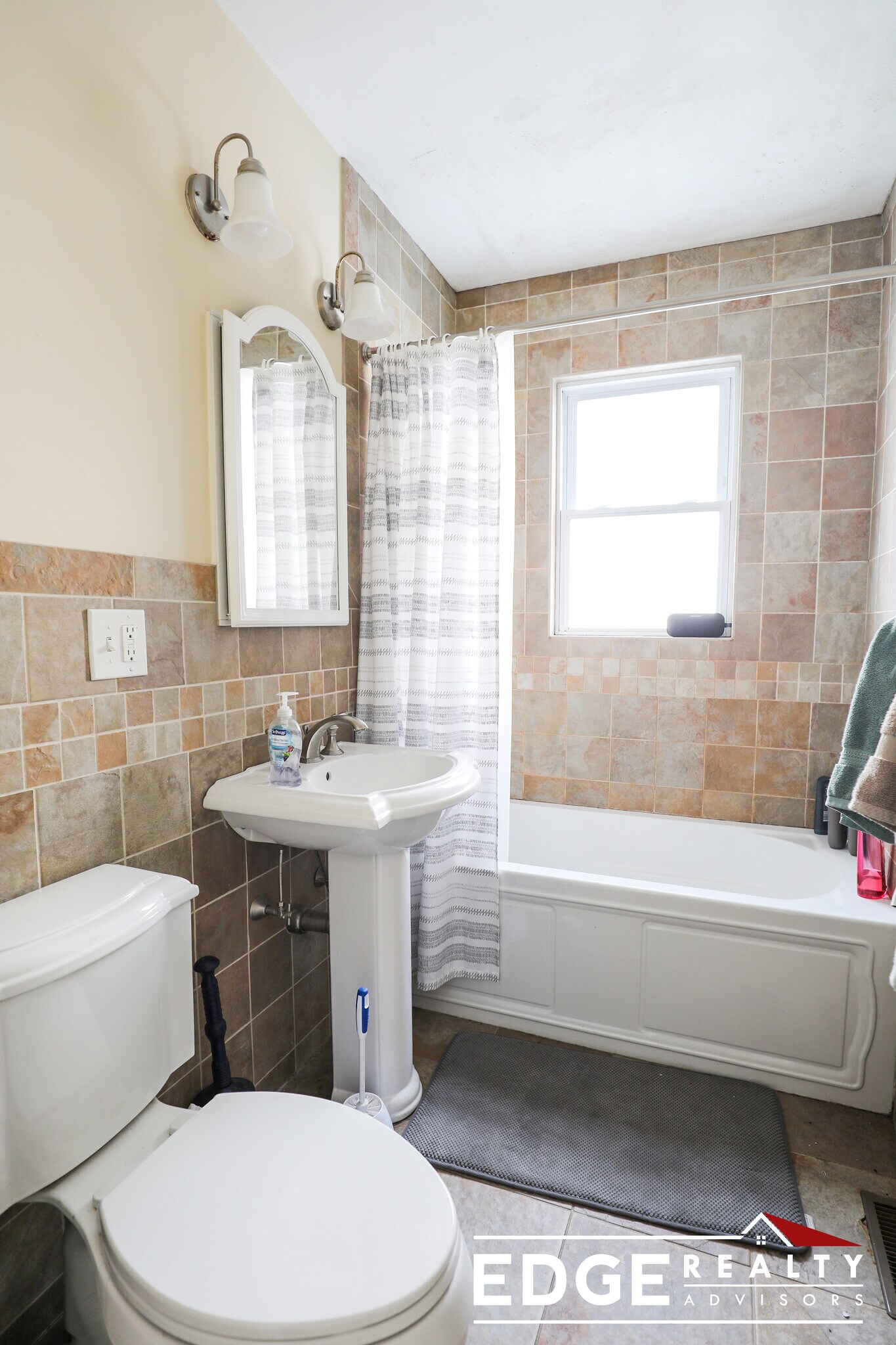 Building Photo - 20 Matchett St