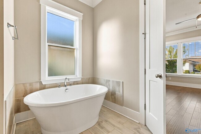 Building Photo - 240 Farmhouse Dr