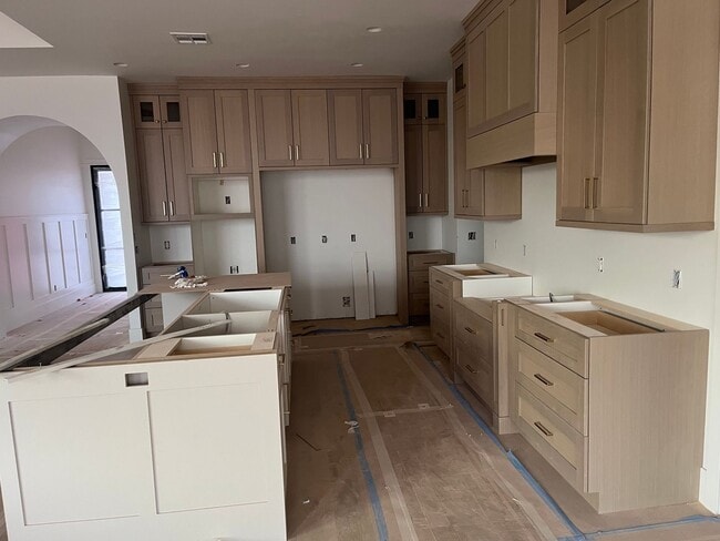 Building Photo - Awesome single story with 4 beds 4 baths and RV garage.