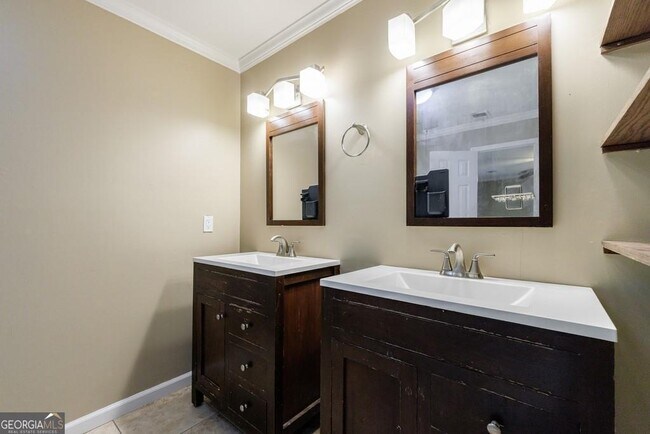 Building Photo - 10565 Shallowford Rd