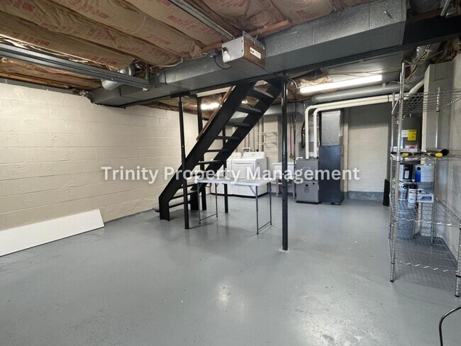 Building Photo - 305 Michael St