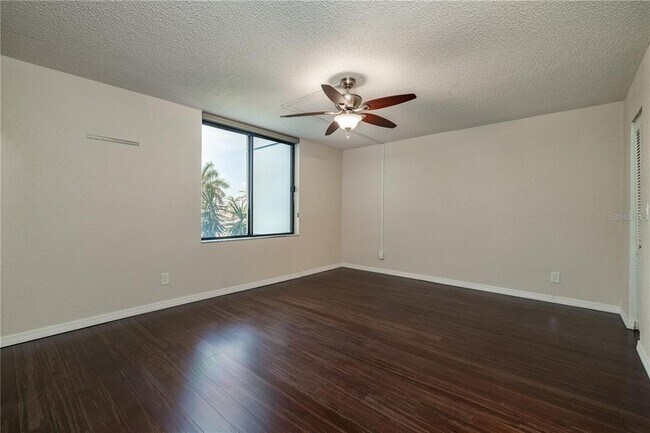 Building Photo - 5950 Pelican Bay Plaza S