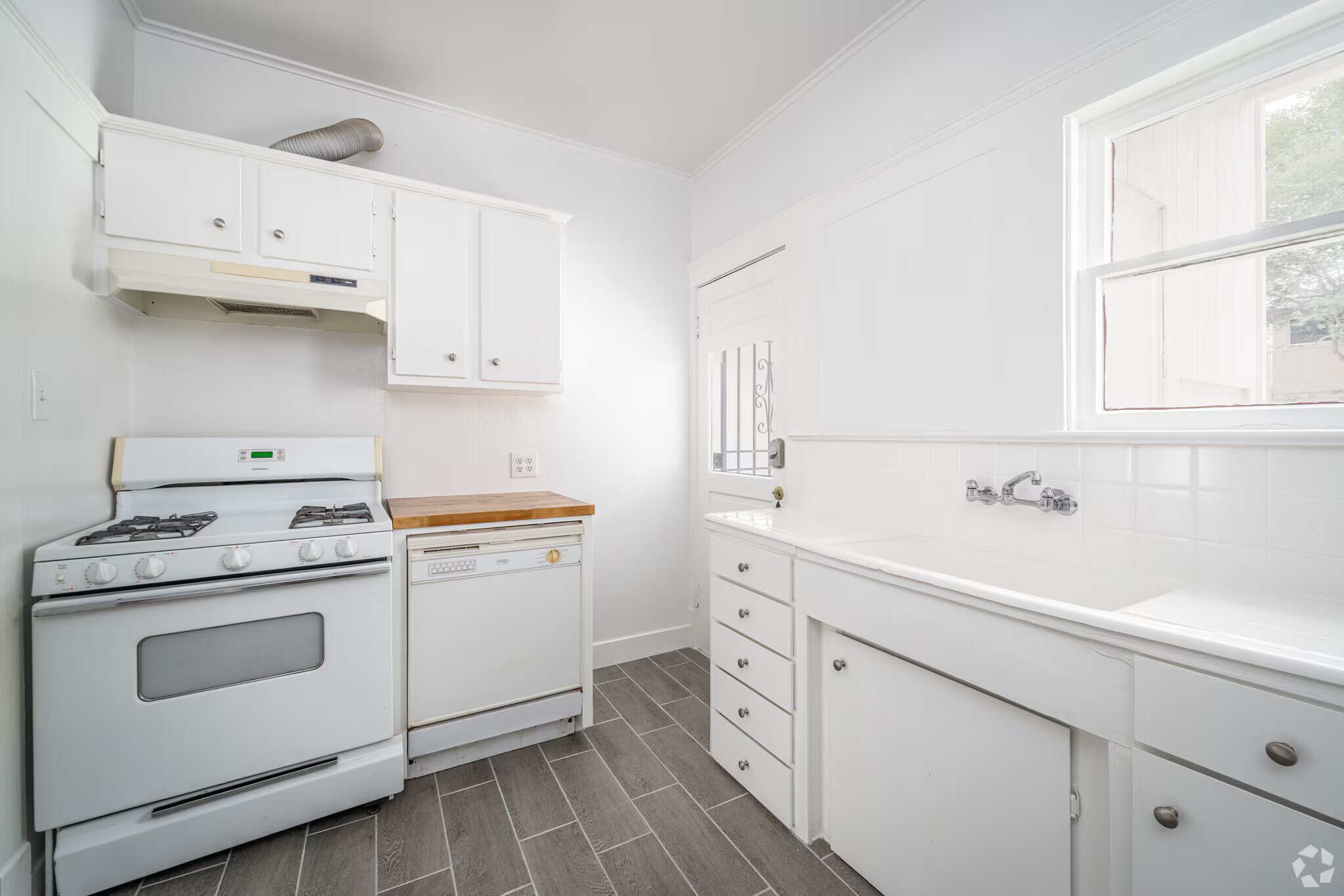 Kitchen - 4907 Louisiana St